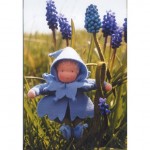 WIT.A40900 Набор для изготовления вальдорфской куклы DE WITTE ENGEL Синий гиацинт h=12см